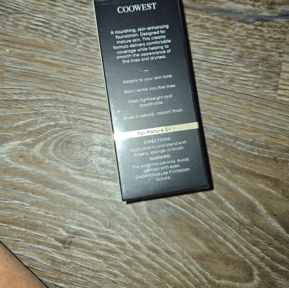 Color Changing Foundation - Nwt